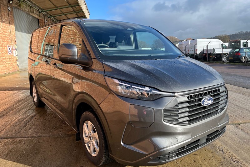 2025 Ford Transit Custom<br />320 Limited AUTO L1 SWB Double Cab In Van FWD 2.5 PHEV 232ps Low Roof