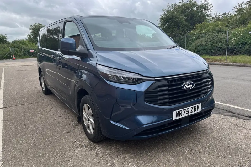 2025 Ford Transit Custom<br />340 Limited AUTO L2 LWB 9 Seat Kombi FWD 2.5 PHEV 232ps