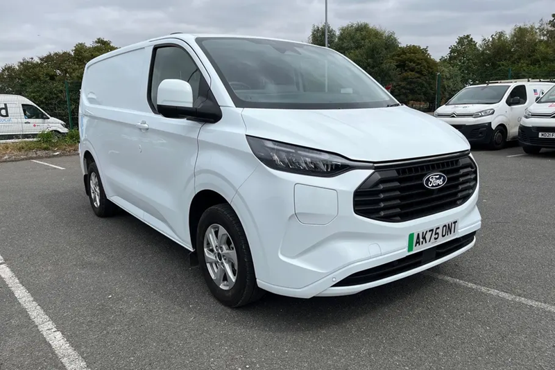 2025 Ford TRANSIT CUSTOM<br />320 Limited AUTO L1 SWB PETROL FWD 2.5 PHEV 232ps Low Roof