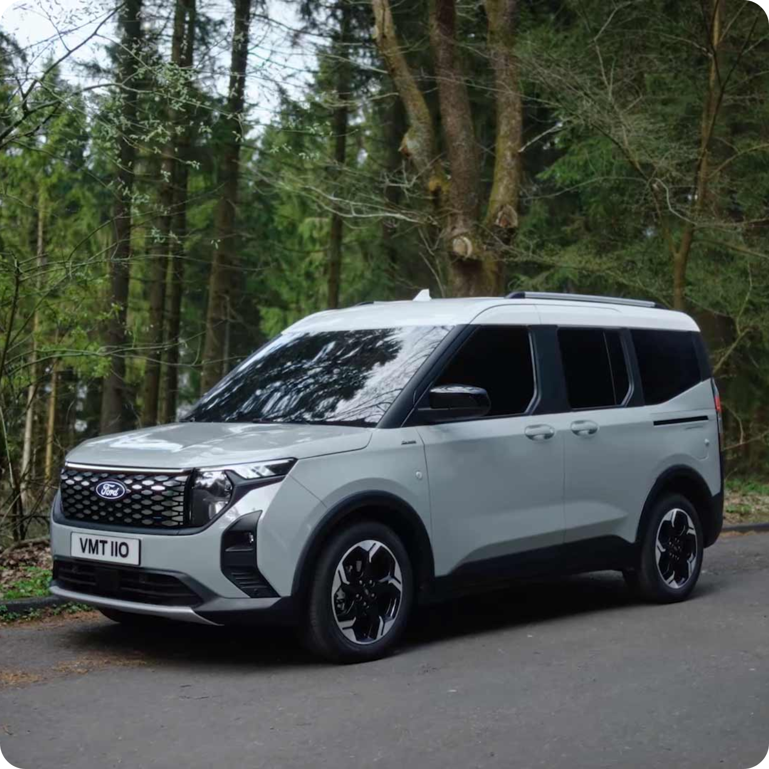 Ford E-Tourneo Courier Image